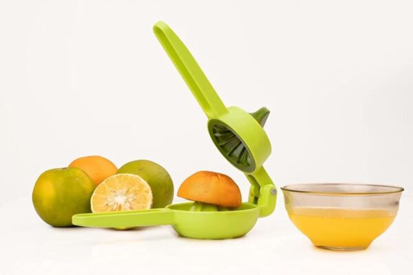 MANUAL SQUEEZE AND TWIST HAND JUICER